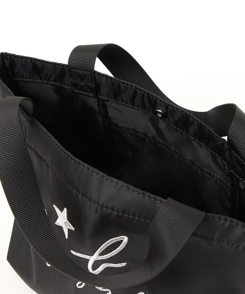 To b. by agnes b.(トゥービーバイアニエスベー)の「ロゴ 刺繍 ミニ トートバッグ(トートバッグ・レディース・ブラック・UNI)」の9枚目の写真