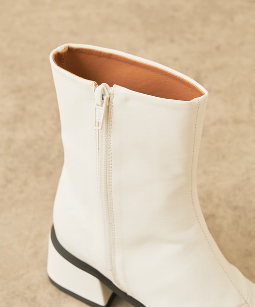 Lui's（ルイス）の「切替ステッチスクエアトゥショートブーツ（ブーツ・レディース・ホワイト/ブラック・23.5cm/24.5cm）」の7枚目の写真