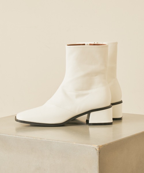 Lui's（ルイス）の「切替ステッチスクエアトゥショートブーツ（ブーツ・レディース・ホワイト/ブラック・23.5cm/24.5cm）」の3枚目の写真