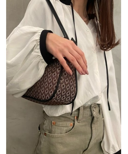 MOUSSY（マウジー）の「MONOGRAM MINI HOBO バッグ（ハンドバッグ・レディース・ベージュ/ブラウン・FREE）」の21枚目の写真