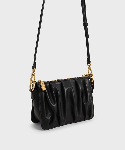 CHARLES & KEITH(チャールズ & キース)の「ルーシュド ビーズハンドルショルダーバッグ / Ruched Bead-Handle Shoulder Bag(ショルダーバッグ・レディース・ブラック/ベージュ・S)」の4枚目の写真