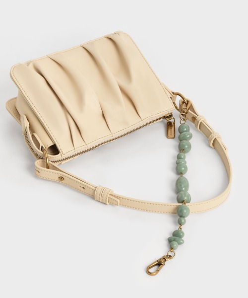 CHARLES & KEITH(チャールズ & キース)の「ルーシュド ビーズハンドルショルダーバッグ / Ruched Bead-Handle Shoulder Bag(ショルダーバッグ・レディース・ブラック/ベージュ・S)」の15枚目の写真