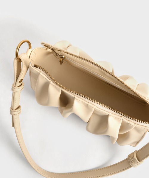 CHARLES & KEITH(チャールズ & キース)の「ルーシュド ビーズハンドルショルダーバッグ / Ruched Bead-Handle Shoulder Bag(ショルダーバッグ・レディース・ブラック/ベージュ・S)」の16枚目の写真