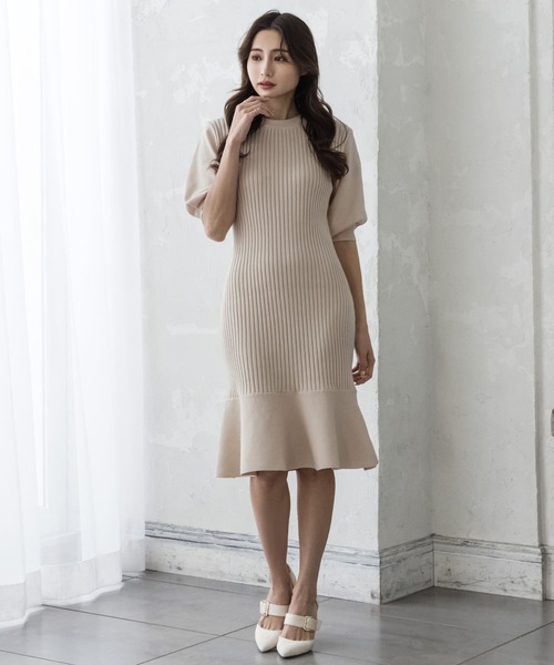 Julia Boutique（ジュリアブティック）の「ミディアム丈・バルーン五分袖マーメイドニットワンピース/22000（ワンピース・レディース・ベージュ/ブラック/グレイッシュベージュ/ミント/アイボリー/ピンク・MEDIUM）」の4枚目の写真