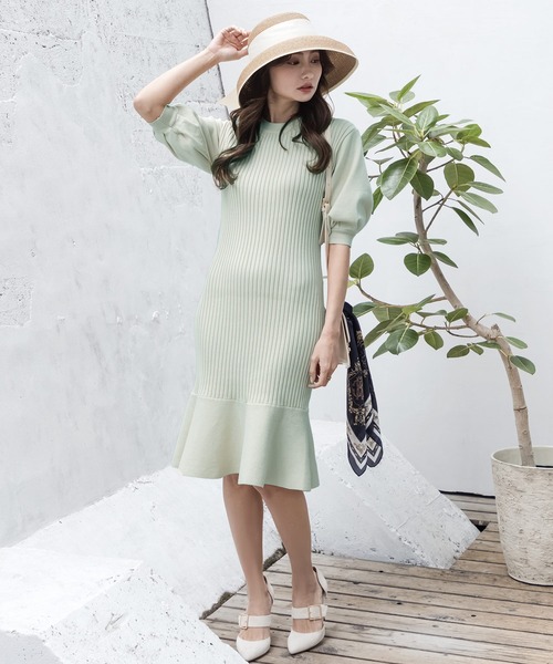 Julia Boutique（ジュリアブティック）の「ミディアム丈・バルーン五分袖マーメイドニットワンピース/22000（ワンピース・レディース・ベージュ/ブラック/グレイッシュベージュ/ミント/アイボリー/ピンク・MEDIUM）」の8枚目の写真