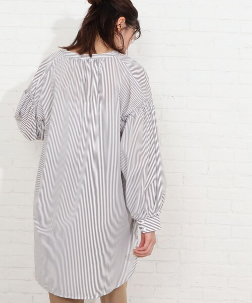 SHOO・LA・RUE(シューラルー)の「◆多ボタンチュニックブラウス(シャツ/ブラウス・レディース・ピンク/ホワイト系/ライトグレー系2/グリーン系/ブルー系2・00)」の9枚目の写真
