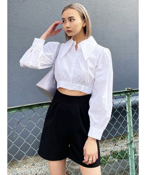 EMODA(エモダ)の「ビッグカラークロップシャツトップ(シャツ/ブラウス・レディース・ホワイト/ブラック/ベージュ・FREE)」の2枚目の写真