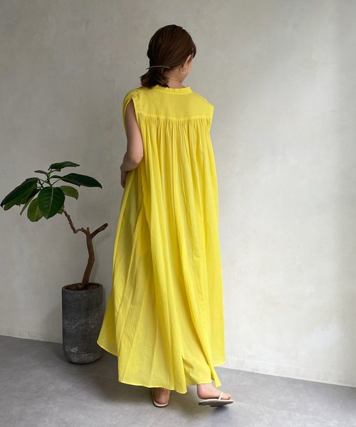 DouDou(ドゥドゥ)の「【WEB限定】 バックギャザーコットンボイルワンピース(ワンピース・レディース・ブラック/ホワイト/イエロー・FREE)」の7枚目の写真