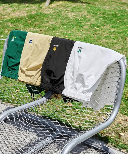 MONO-MART(モノマート)の「【FLOOWM】フラワー ロゴ刺繍 スーパーワイド2タックバルーンパラシュートチノパンツ(チノパンツ・メンズ・ホワイト/ブラック/ダークグリーン/ベージュ・M/L)」の5枚目の写真