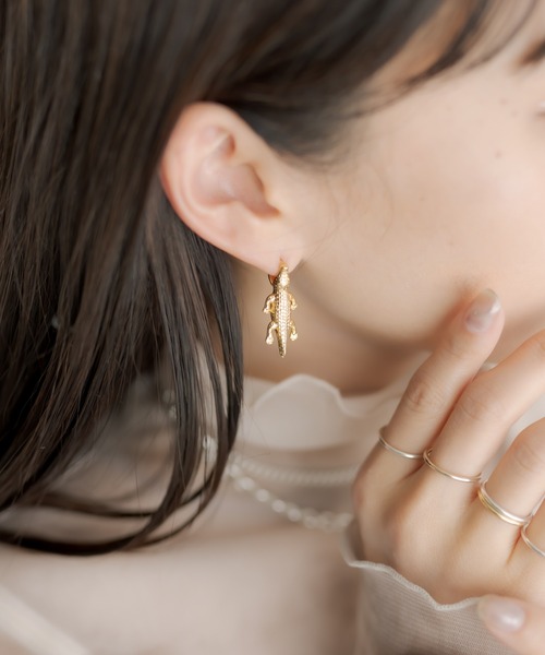 ear PAPILLONNER（イアパピヨネ）の「ワニパニックピアス
