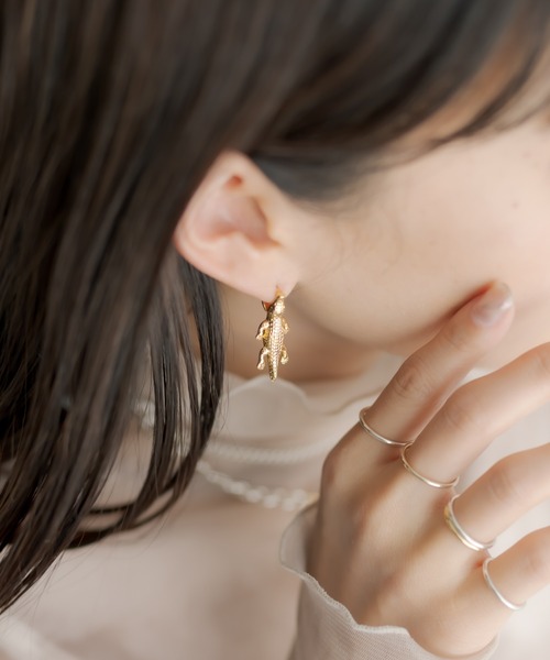 ear PAPILLONNER（イアパピヨネ）の「ワニパニックピアス