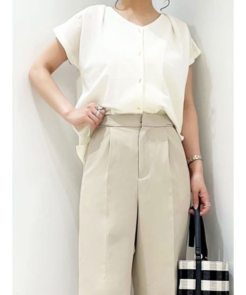 Te chichi TERRASSE（テチチテラス）の「前開きバーボタントップス（Tシャツ/カットソー・レディース・オフホワイト/ブルー/ネイビー・ﾌﾘ-）」の2枚目の写真