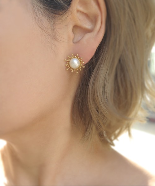 petitcro（プティクロ）の「＊petitcro＊　パール＆フラワーピアス（ピアス（両耳用）・レディース・ゴールド系その他/ゴールド系その他2・ONE SIZE）」の2枚目の写真