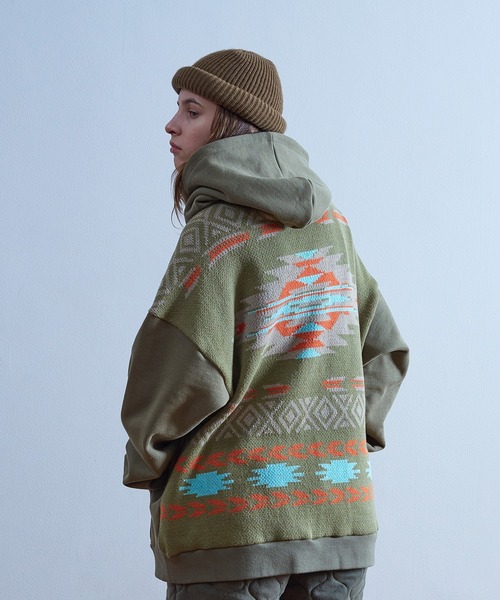 Universal Style Wear（ユニバーサルスタイルウェア）の「Universal Style Wear ナバホ ジャカード パーカー（パーカー・メンズ・チャコールグレー/オフホワイト/カーキ/ブラック・MEDIUM/X-LARGE/LARGE）」の4枚目の写真