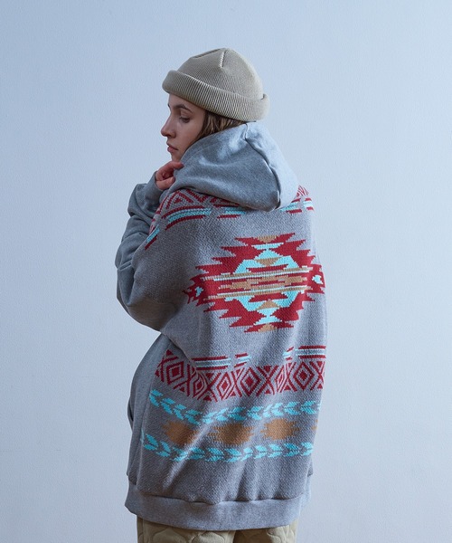 Universal Style Wear（ユニバーサルスタイルウェア）の「Universal Style Wear ナバホ ジャカード パーカー（パーカー・メンズ・チャコールグレー/オフホワイト/カーキ/ブラック・MEDIUM/X-LARGE/LARGE）」の3枚目の写真