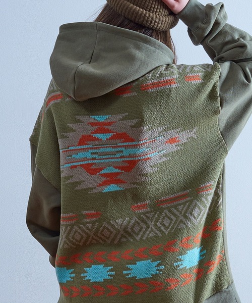 Universal Style Wear（ユニバーサルスタイルウェア）の「Universal Style Wear ナバホ ジャカード パーカー（パーカー・メンズ・チャコールグレー/オフホワイト/カーキ/ブラック・MEDIUM/X-LARGE/LARGE）」の5枚目の写真