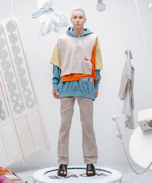 amok（アモク）の「FRAGILE TAPE PARKA（パーカー・メンズ・チャコール/ブルー・M/S/L）」の7枚目の写真