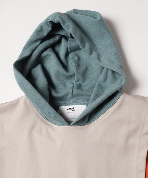 amok（アモク）の「FRAGILE TAPE PARKA（パーカー・メンズ・チャコール/ブルー・M/S/L）」の3枚目の写真