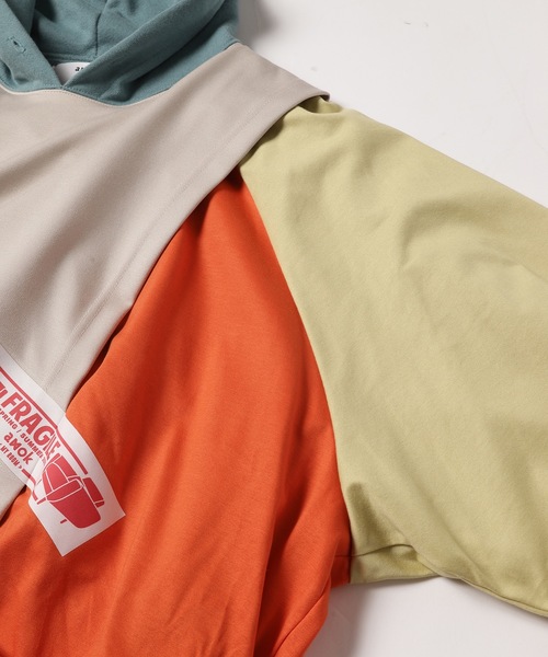 amok(アモク)の「FRAGILE TAPE PARKA(パーカー・メンズ・チャコール/ブルー・M/S/L)」の15枚目の写真