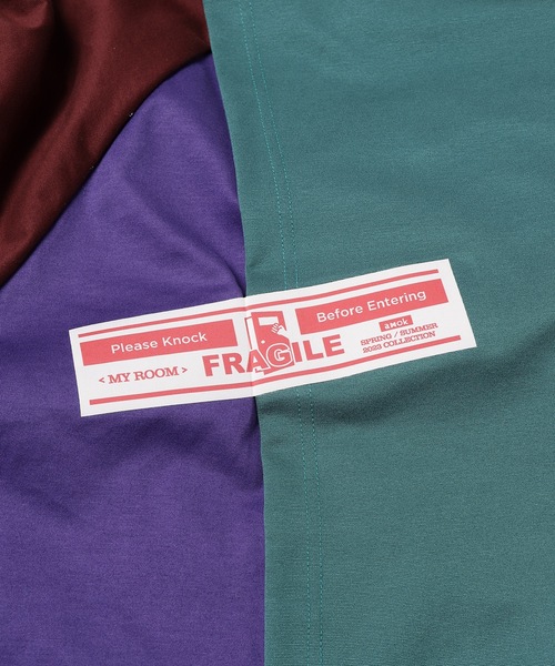 amok（アモク）の「FRAGILE TAPE PARKA（パーカー・メンズ・チャコール/ブルー・M/S/L）」の6枚目の写真