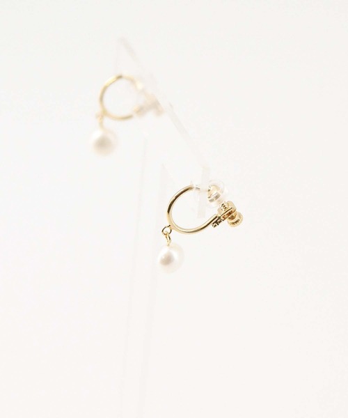 Gready Brilliant（グレディブリリアン）の「パールイヤリング（イヤリング・レディース・アイボリー・FREE）」の4枚目の写真