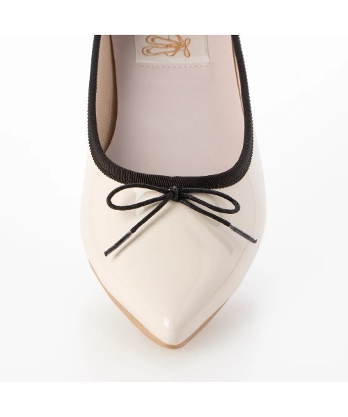 Launa lea(ラウナレア)の「【レイン対応】ポインテッドトゥバレエシューズ(RB4401A)(バレエシューズ・レディース・モカ/ブラック/ワイン/グレー系その他/ライトパープル/アイボリー/ダークブラウン・22.5cm/25.0cm/24.0cm/23.5cm/22.0cm/23.0cm/24.5cm/26.0cm/25.5cm/21.5cm/23.5㎝)」の8枚目の写真