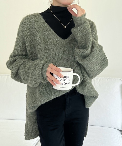 Doula Doula（ドゥーラドゥーラ）の「バックシャンふわふわオーバーニット（ニット/セーター・レディース・ベージュ/ブルー/グリーン・FREE）」の2枚目の写真