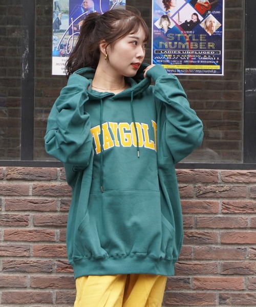 STAY GOLD(ステイゴールド)の「STAYGOLD カレッジロゴ パーカー / オーバーサイズ プルパーカー(パーカー・メンズ・グリーン/ブラック/グレー/ネイビー・FREE)」の20枚目の写真
