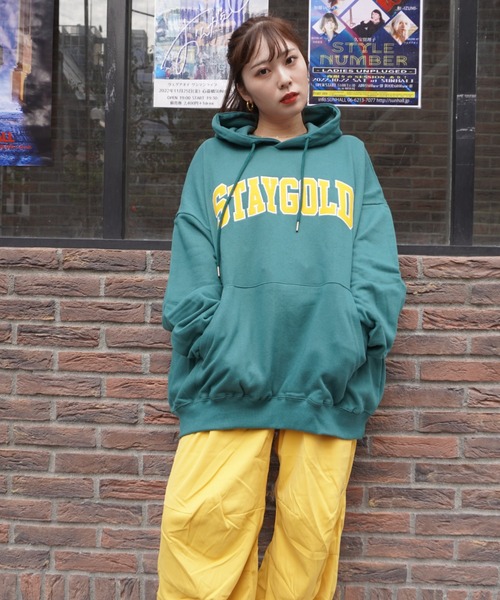 STAY GOLD(ステイゴールド)の「STAYGOLD カレッジロゴ パーカー / オーバーサイズ プルパーカー(パーカー・メンズ・グリーン/ブラック/グレー/ネイビー・FREE)」の16枚目の写真