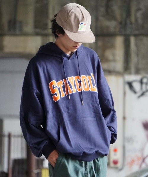STAY GOLD(ステイゴールド)の「STAYGOLD カレッジロゴ パーカー / オーバーサイズ プルパーカー(パーカー・メンズ・グリーン/ブラック/グレー/ネイビー・FREE)」の22枚目の写真