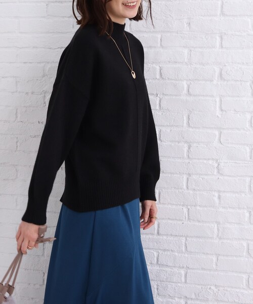 SHOO・LA・RUE(シューラルー)の「◆【洗える/スタイルUP】バックスリット入り ハイネックニット(ニット/セーター・レディース・ピンク系/オフホワイト/ブラック/ライトブルー/ベージュ系その他5・00)」の3枚目の写真