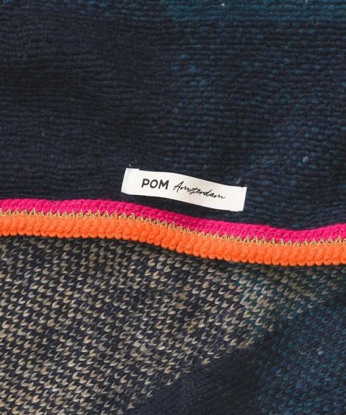 KATHARINE ROSS(キャサリンロス)の「【KATHARINE ROSS】POM COSY BLUE 三角ストール(ストール/ショール・レディース・ネイビー・MEDIUM)」の8枚目の写真