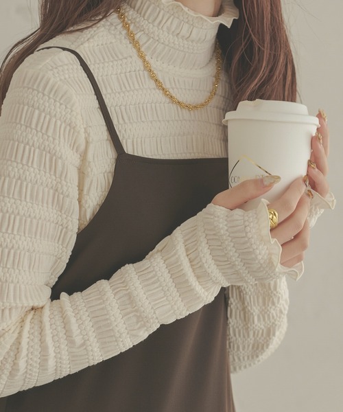 Ambre Neige(アンブルネージュ)の「ポロ風にも?ハイネックにも?【前後2WAY】指穴ハイネックトップス/WEB/EC限定商品(Tシャツ/カットソー・レディース・ベージュ/ダークブラウン/アイボリー・FREE)」の1枚目の写真