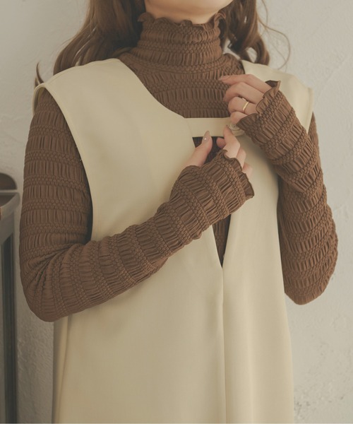 Ambre Neige(アンブルネージュ)の「ポロ風にも?ハイネックにも?【前後2WAY】指穴ハイネックトップス/WEB/EC限定商品(Tシャツ/カットソー・レディース・ベージュ/ダークブラウン/アイボリー・FREE)」の4枚目の写真