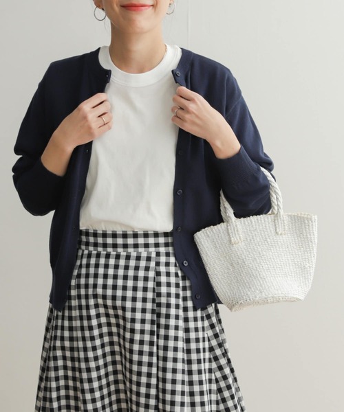 URBAN RESEARCH DOORS(アーバンリサーチドアーズ)の「オーガニックコットンクルーネックカーディガン(ニット/セーター・レディース・ピンク/ネイビー/グリーン系その他/オフホワイト・MEDIUM)」の7枚目の写真