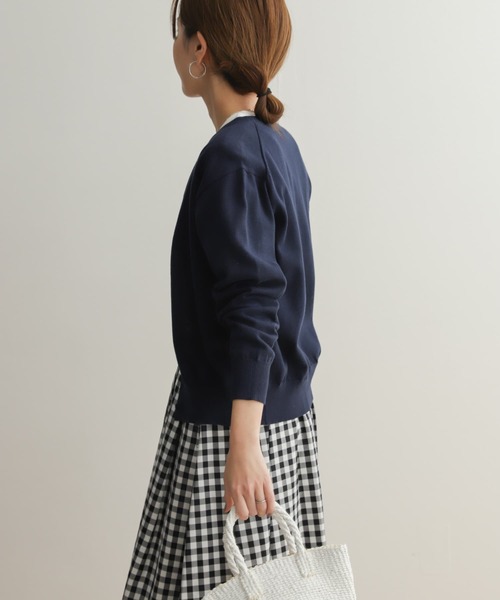 URBAN RESEARCH DOORS(アーバンリサーチドアーズ)の「オーガニックコットンクルーネックカーディガン(ニット/セーター・レディース・ピンク/ネイビー/グリーン系その他/オフホワイト・MEDIUM)」の11枚目の写真