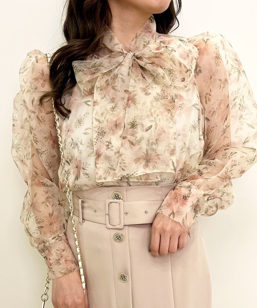 INGNI（イング）の「花柄シアーハイネックボウタイブラウス