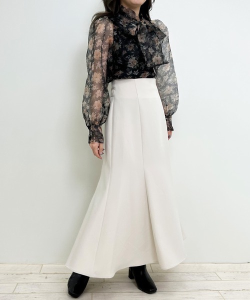 INGNI（イング）の「花柄シアーハイネックボウタイブラウス