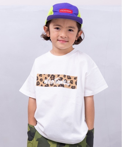 WILD THINGS(ワイルドシングス)の「【WILD THINGS】別注プリントTee(90~150cm)(Tシャツ/カットソー・キッズ・ホワイト/ベージュ/オフホワイト/ブラック・90/100/110/120/130/140/150)」の2枚目の写真