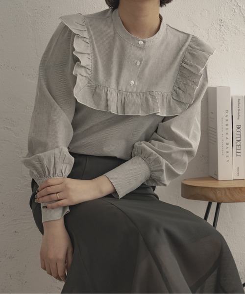 Ambre Ciel（アンブルシエル）の「ストライプフリルシャツ／【WEB/EC限定商品】（シャツ/ブラウス・レディース・ライトベージュ/ブルー/ブラック・FREE）」の14枚目の写真