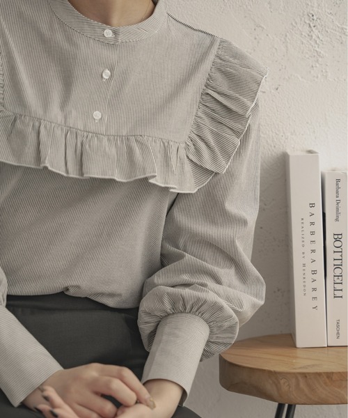 Ambre Ciel（アンブルシエル）の「ストライプフリルシャツ／【WEB/EC限定商品】（シャツ/ブラウス・レディース・ライトベージュ/ブルー/ブラック・FREE）」の18枚目の写真