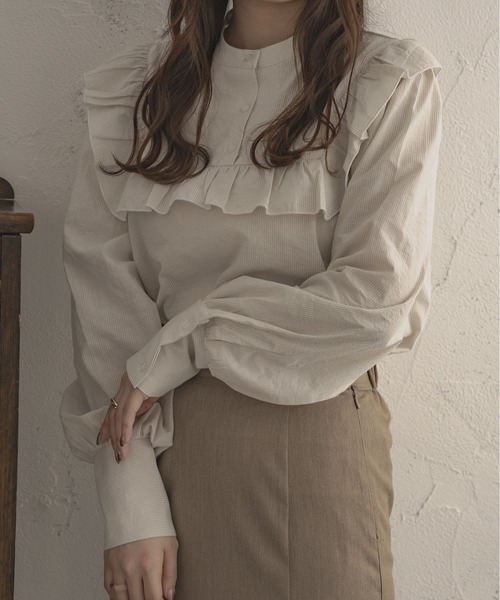 Ambre Ciel（アンブルシエル）の「ストライプフリルシャツ／【WEB/EC限定商品】（シャツ/ブラウス・レディース・ライトベージュ/ブルー/ブラック・FREE）」の21枚目の写真