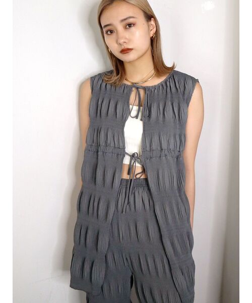 EMODA（エモダ）の「シャーリングロングトップ（Tシャツ/カットソー・レディース・ブラック/グレー/ブルー/アイボリー・FREE）」の5枚目の写真