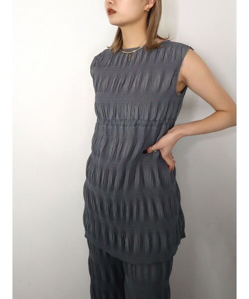 EMODA（エモダ）の「シャーリングロングトップ（Tシャツ/カットソー・レディース・ブラック/グレー/ブルー/アイボリー・FREE）」の12枚目の写真