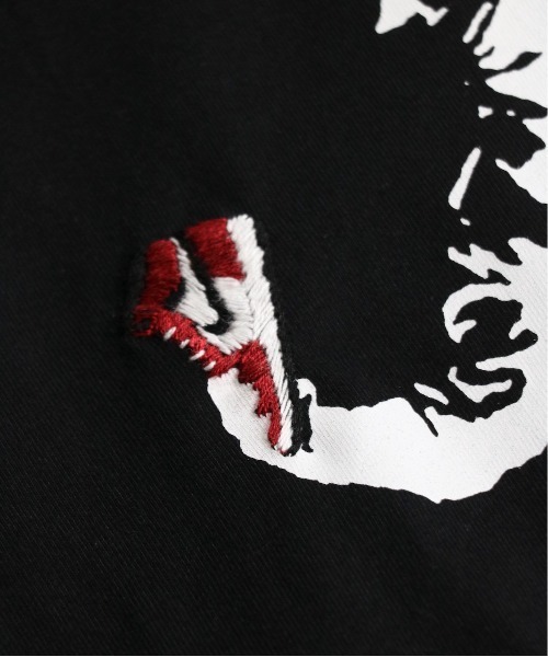 O.K.（オーケー）の「O.K. / オーケー AJ1 BANKSY SHORT SLEEVE TEE THROW(EXCLUSIVE) AJ1バンクシーTシャツスロウ（Tシャツ/カットソー・メンズ・ブラック/ホワイト・ONE SIZE）」の12枚目の写真