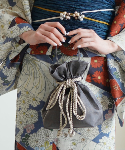 utatane(ウタタネ)の「巾着バッグ メタリック 日本製(和装小物・レディース・ブラウン・FREE)」の1枚目の写真