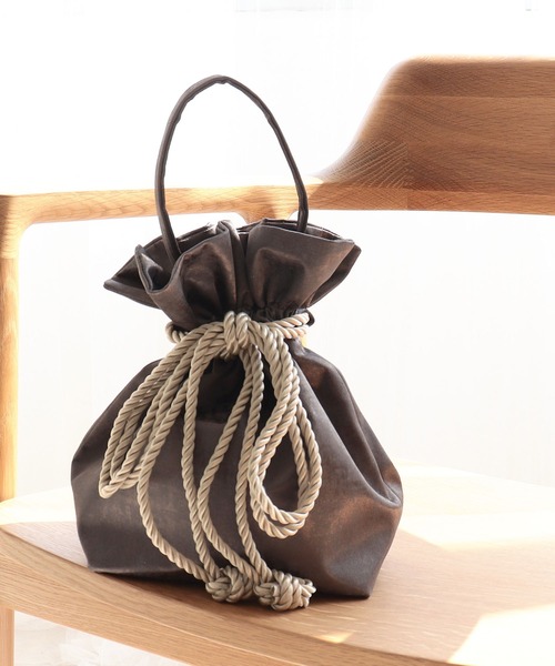 utatane(ウタタネ)の「巾着バッグ メタリック 日本製(和装小物・レディース・ブラウン・FREE)」の15枚目の写真