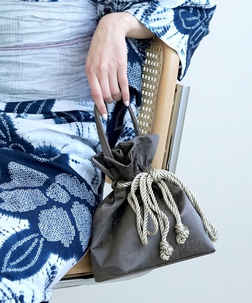 utatane(ウタタネ)の「巾着バッグ メタリック 日本製(和装小物・レディース・ブラウン・FREE)」の14枚目の写真