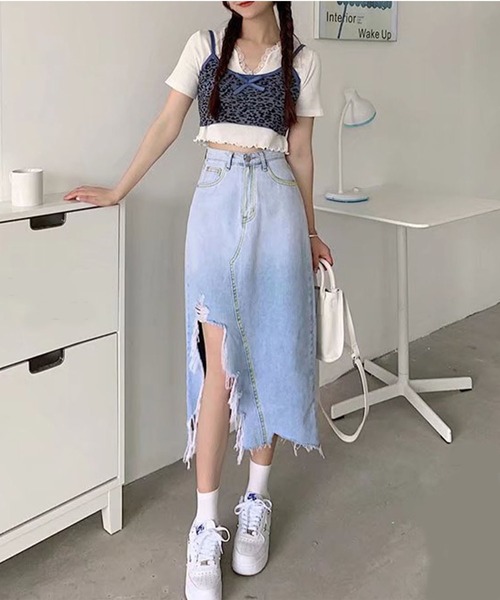 GLAMOROUS JANE(グラマラスジェーン)の「ハイダメージスリットデニムスカート(デニムスカート・レディース・ブラック/ブルー・M/L)」の2枚目の写真