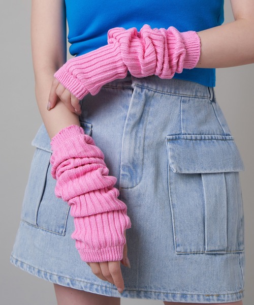 SPINNS(スピンズ)の「【2WAY仕様】カラー レッグカバー/アームカバー(アームカバー・レディース・ブラック/サックスブルー/ブルー/ベージュ/オレンジ/ホワイト/レッド/グリーン/ピンク・ONESIZE)」の8枚目の写真